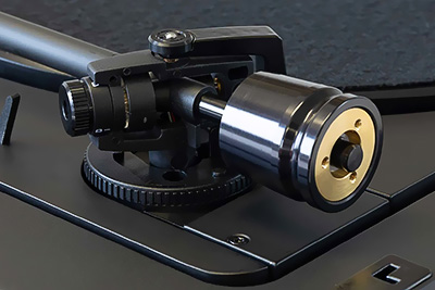 vue arrière du système de réglage de la force de suivi de la Pro Ject A2