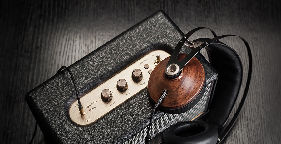 Casque Meze 99 Classics silver avec design luxueux en noyer