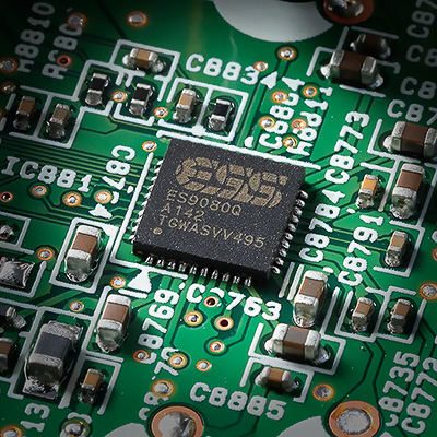 Circuit avec composant DAC de précision pour la conversion numérique analogique du Yamaha R N800A