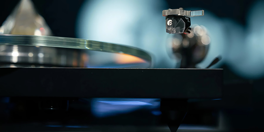 Plateau en verre lourd de 10 mm de la Pro Ject The Dark Side of the Moon