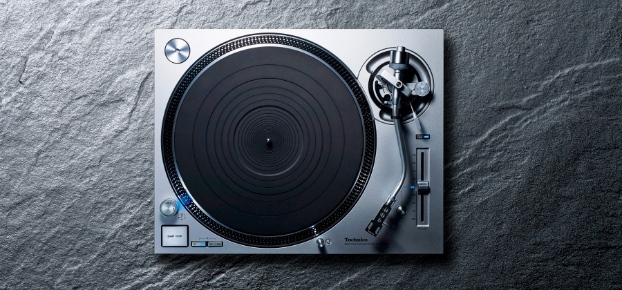 Design sobre et élégant de la platine Technics SL-1210GR2 ES