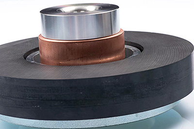 Système magnétique à ferrite surdimensionné des woofer