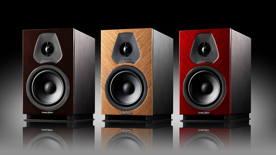 Sonus Faber Lumina II Amator sur un fond minimaliste