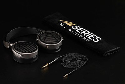 Câble mini jack tressé et sac de rangement du casque Audeze MM 100