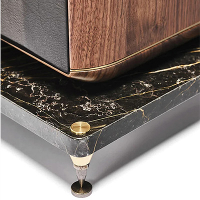 Socle en marbre et pieds en laiton des Sonus faber Maxima Amator
