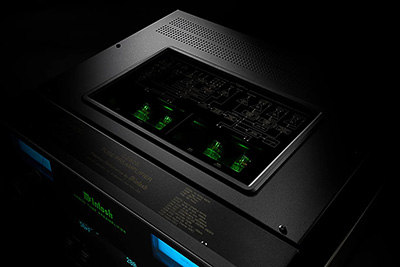 Vue en angle du préamplificateur à tubes McIntosh C2800