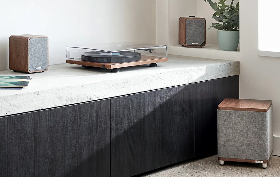Caisson de basses Ruark Audio RS1 illustrant son design élégant