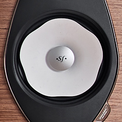 Médium avec membrane inspirées de la fleur de camélia de la Sonus faber Sonetto V G2