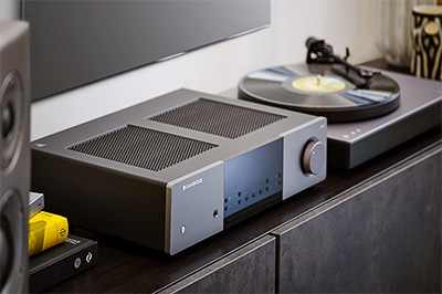 Façade en aluminium usiné du Cambridge Audio EXA100