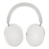 Vue de face du Sonos Ace blanc aligné avec une symétrie parfaite des oreillettes