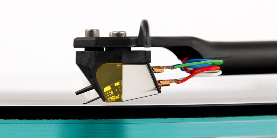 Cellule Rega Nd7 en action sur un disque vinyle en lecture