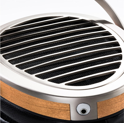 Hifiman HE1000 V2 Stealth gros plan sur la grille métallique window shade