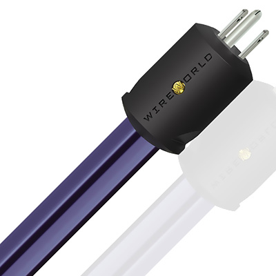 Wireworld Stratus 10 Mini Power gros plan sur le connecteur moulé avec broches plaquées argent